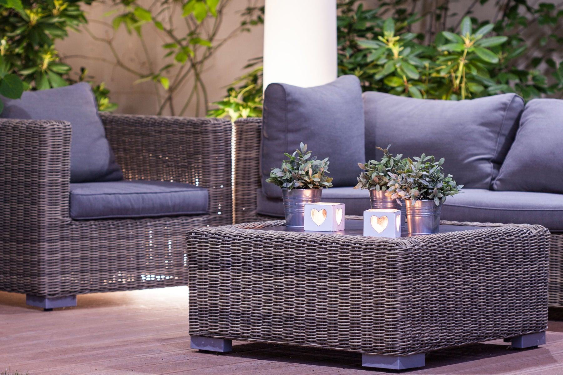 How to Clean Outdoor Furniture Cushions: Step-by-Step Guide for a Fresh Look